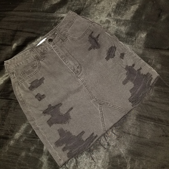 Hollister High Rise Distressed Jean Skirt, Size 1, Waist 25, Black Wash Frayed - Picture 7 of 7